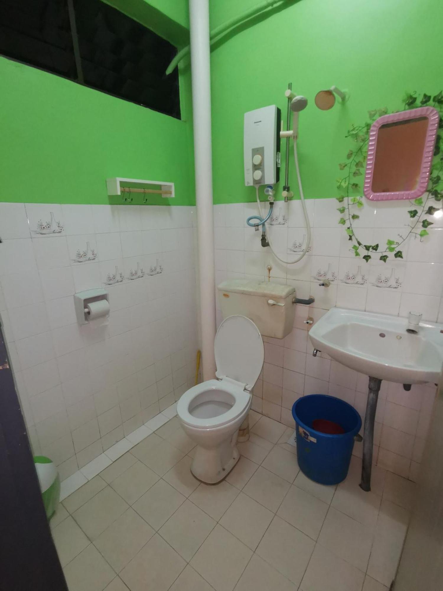 Dt Homestay With Three Room Malacca Exterior photo