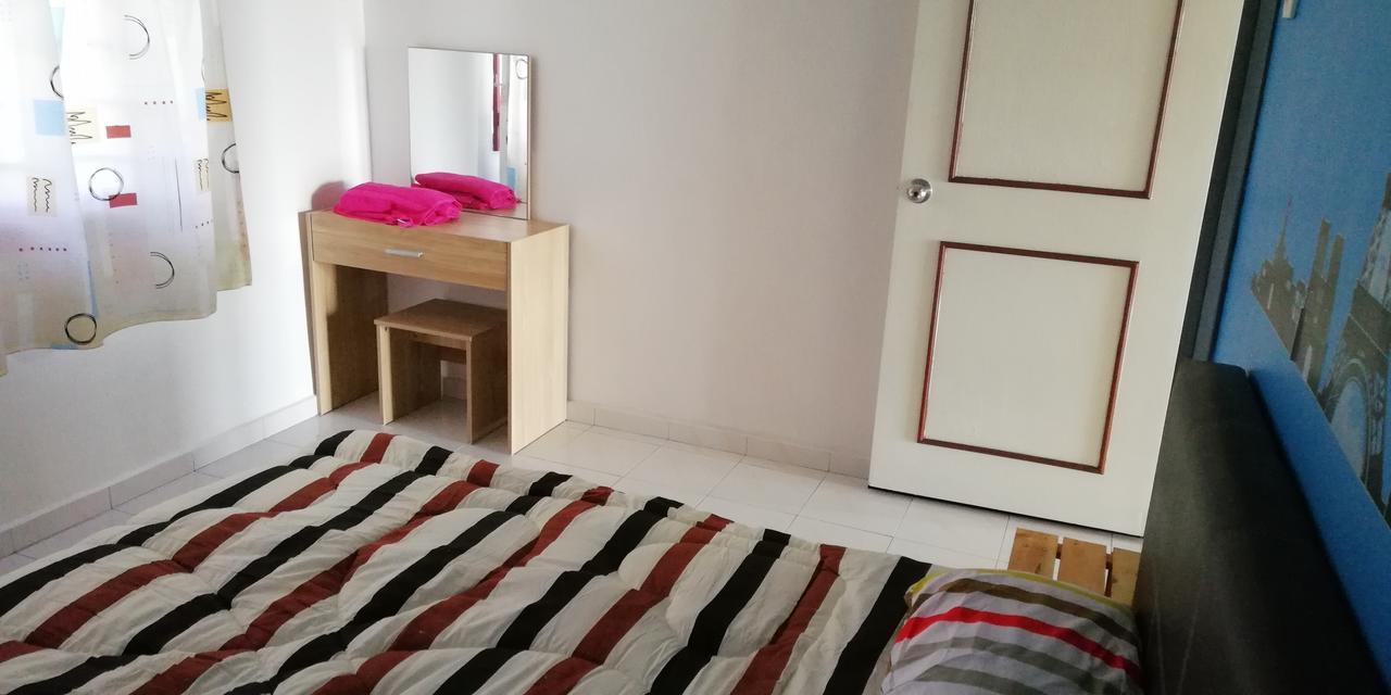 Dt Homestay With Three Room Malacca Exterior photo