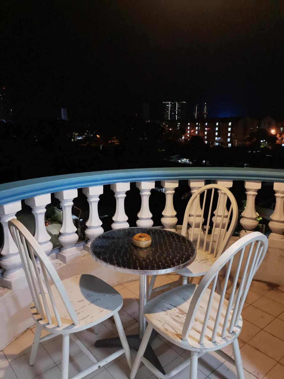 Dt Homestay With Three Room Malacca Exterior photo
